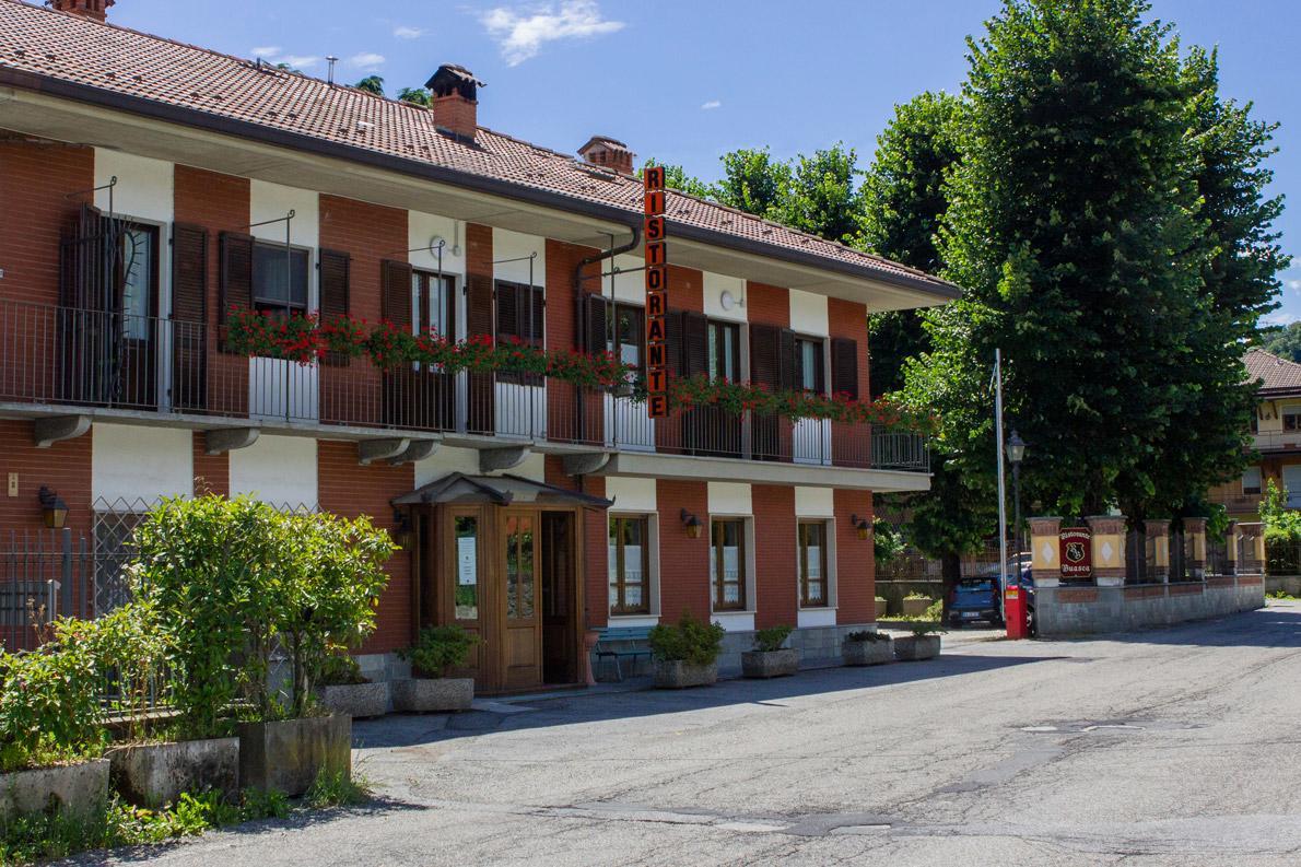 Hotel Ristorante Buasca Cuorgnè Exterior foto
